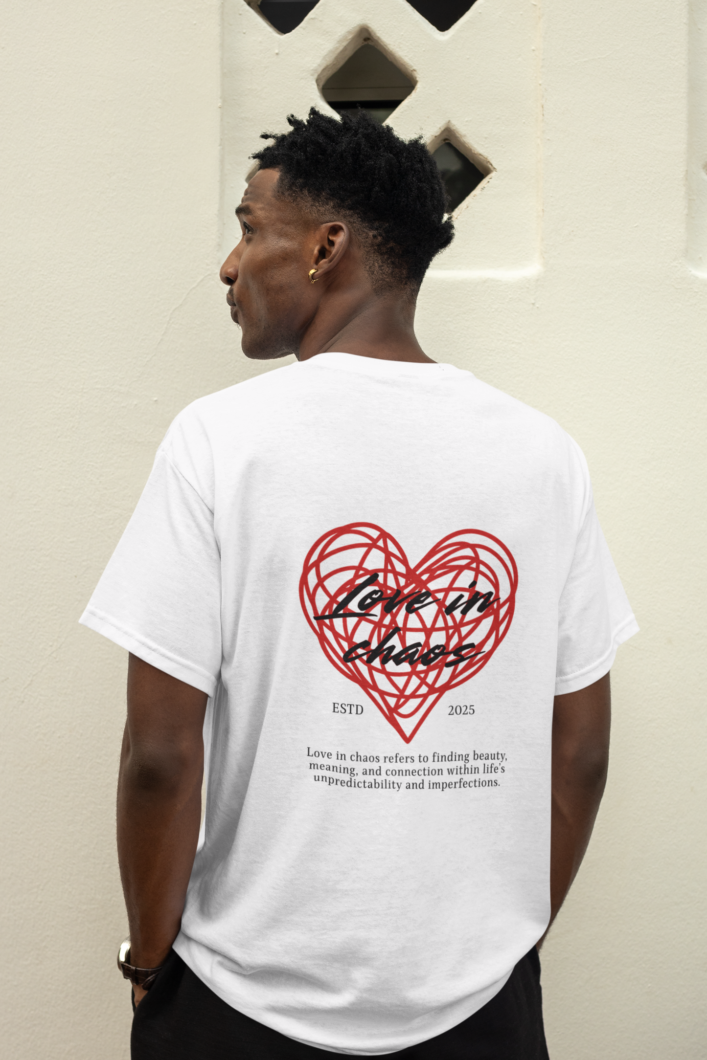 Luviquea - Love in Chaos - T-Shirt