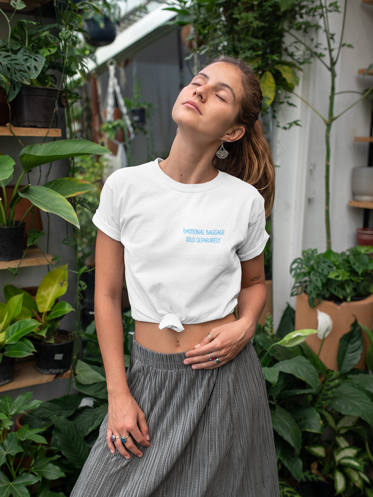 Luviquea - Catch Flights Not Feelings - T-shirt